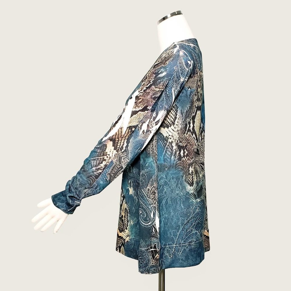 Cache Sweater with Reflective Tacking - Picture 9 of 11